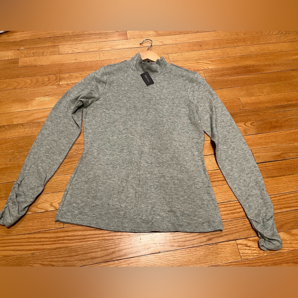NWT- RW & Co size M, long-sleeve light heather green light sweater. - Picture 4 of 9